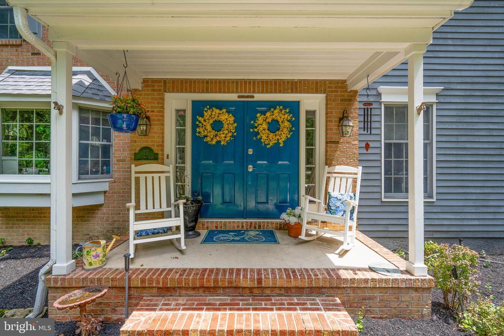 27 STEVENS LANE