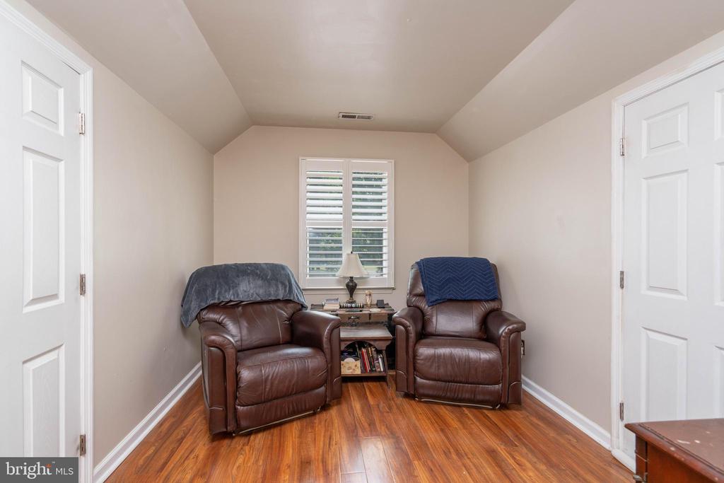 27 STEVENS LANE