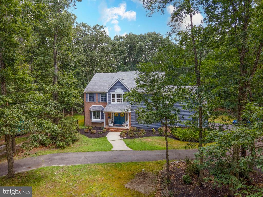27 STEVENS LANE