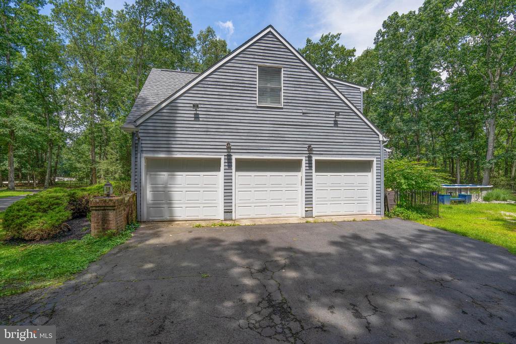27 STEVENS LANE