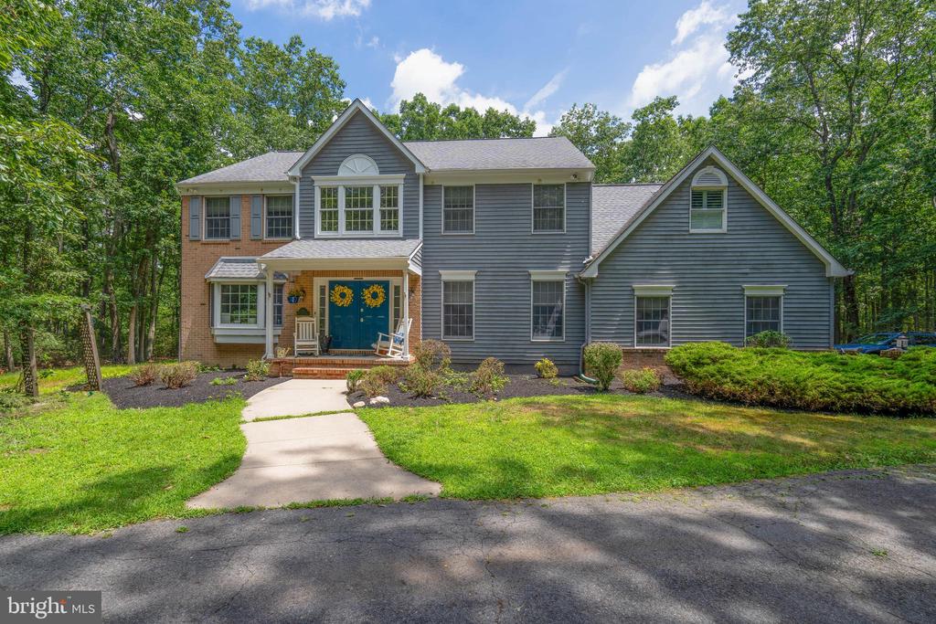 27 STEVENS LANE