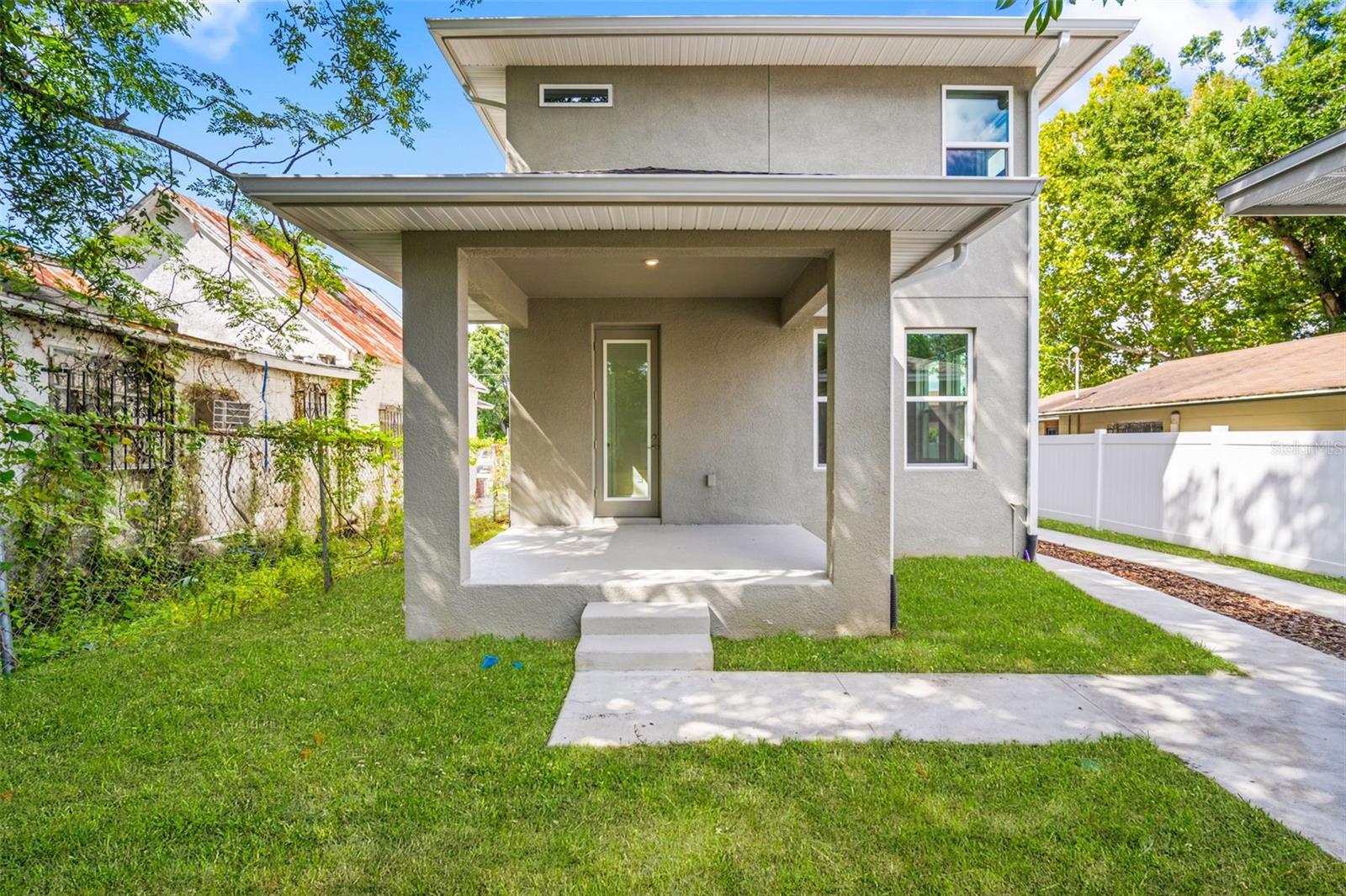 2324 W SAINT CONRAD ST