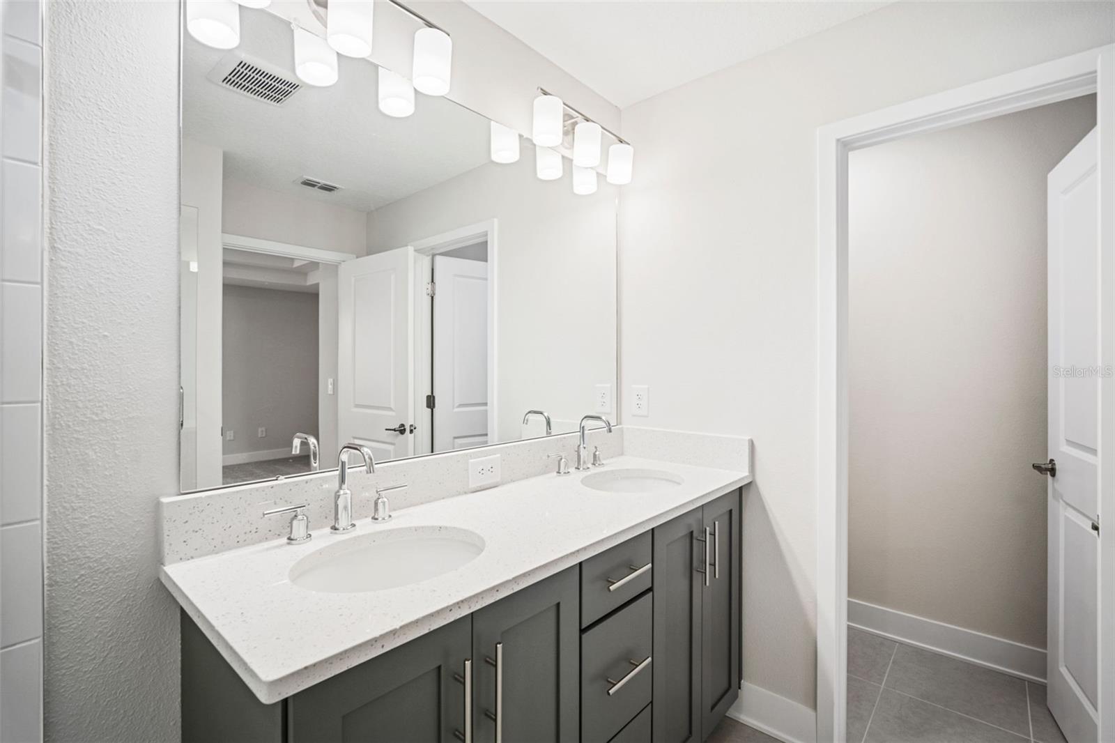 2324 W SAINT CONRAD ST