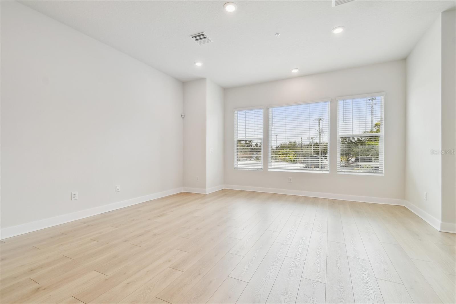 6605 N NEBRASKA AVE #28