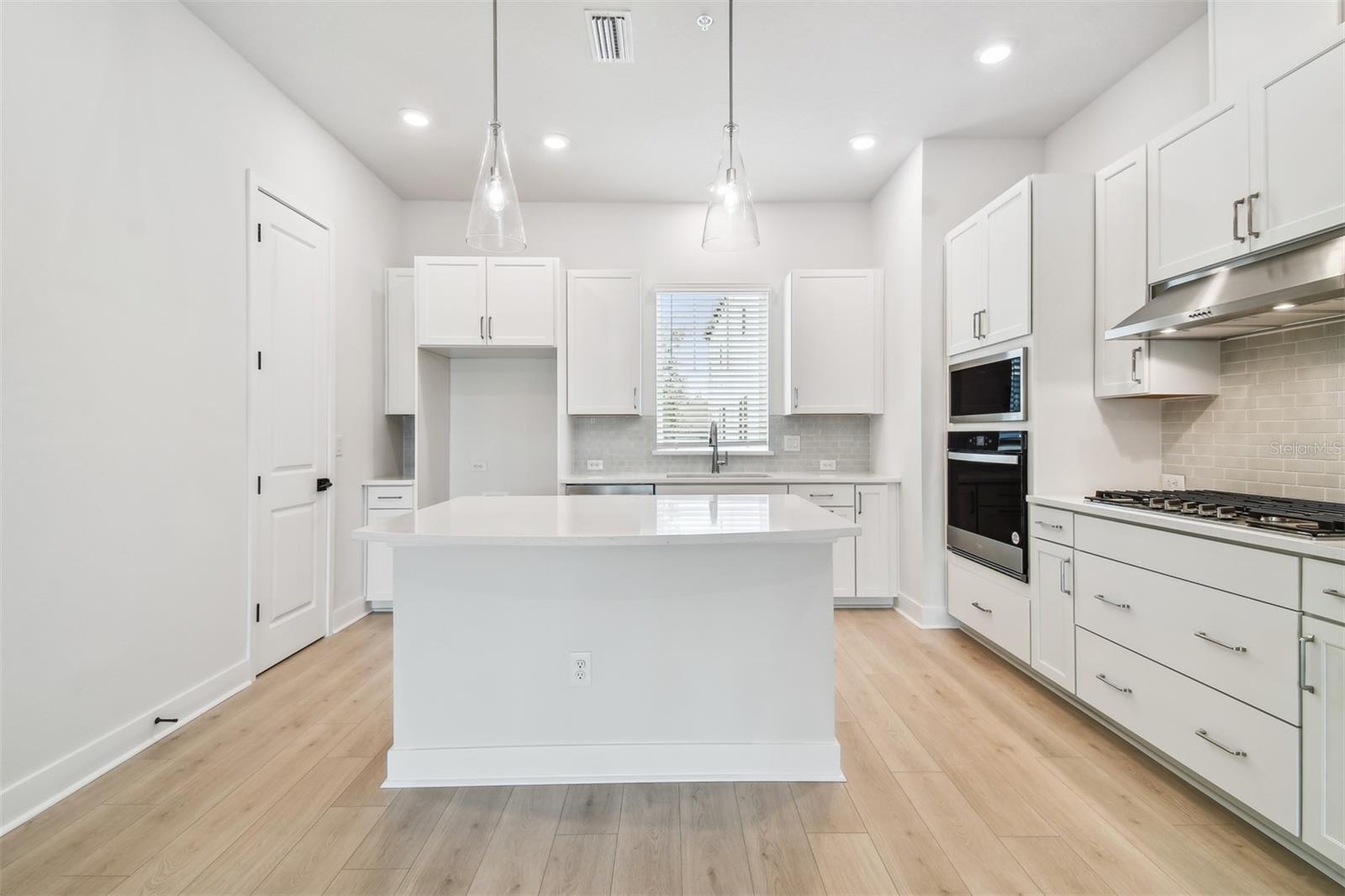 6605 N NEBRASKA AVE #28