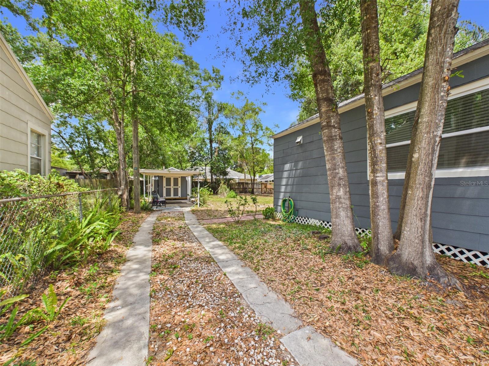 1210 E IDLEWILD AVE