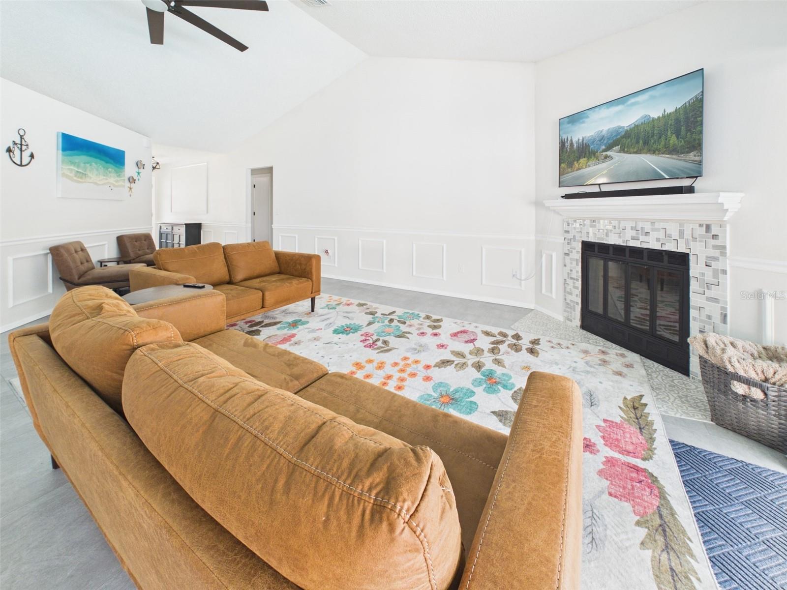 15018 REDCLIFF DR