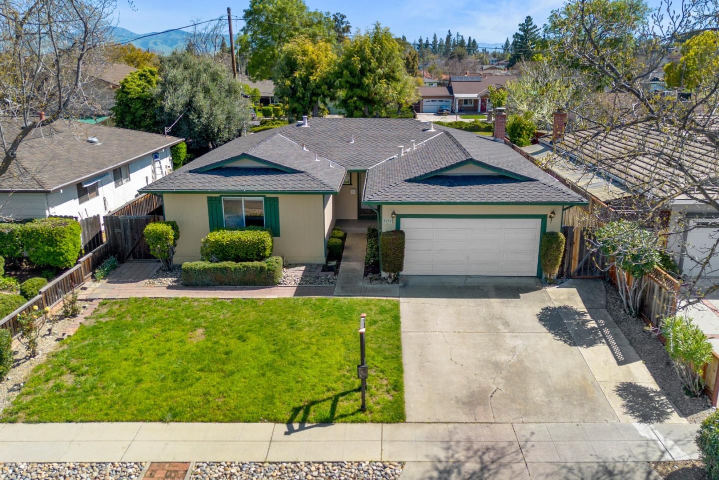 5052 Selinda LN
