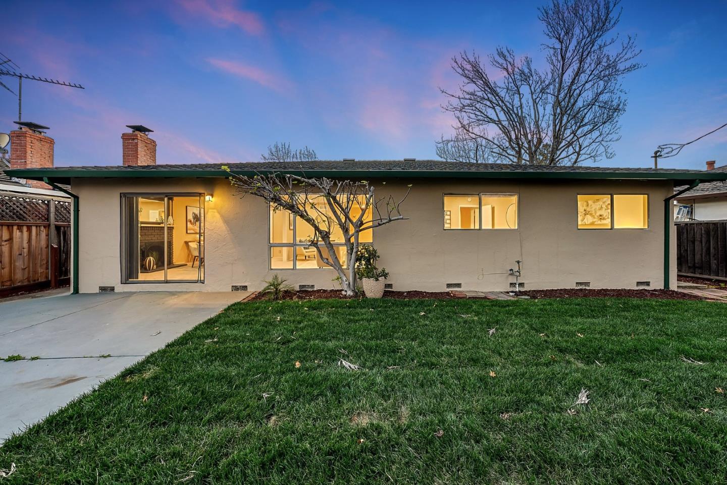 5052 Selinda LN