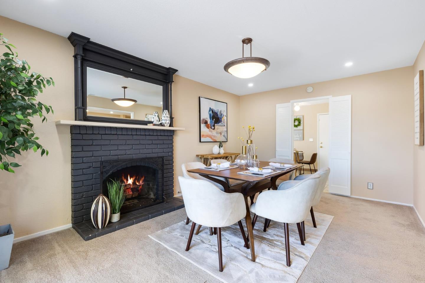 5052 Selinda LN
