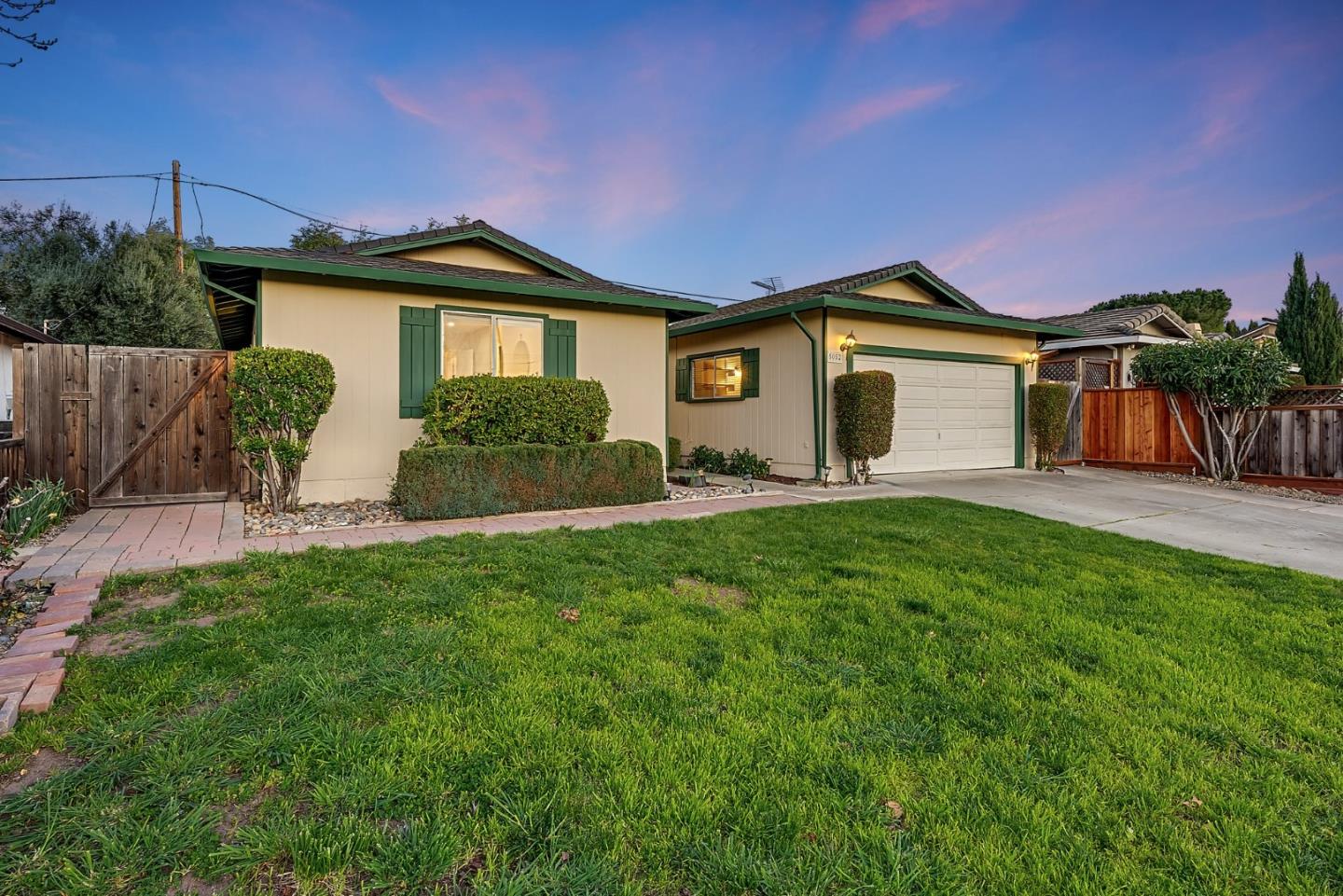 5052 Selinda LN