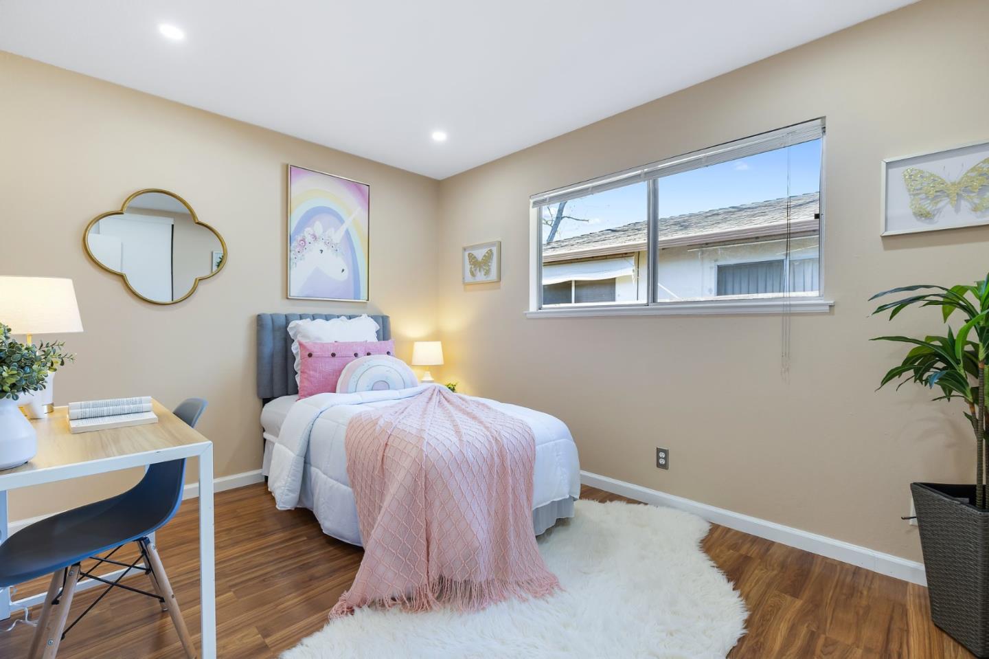 5052 Selinda LN
