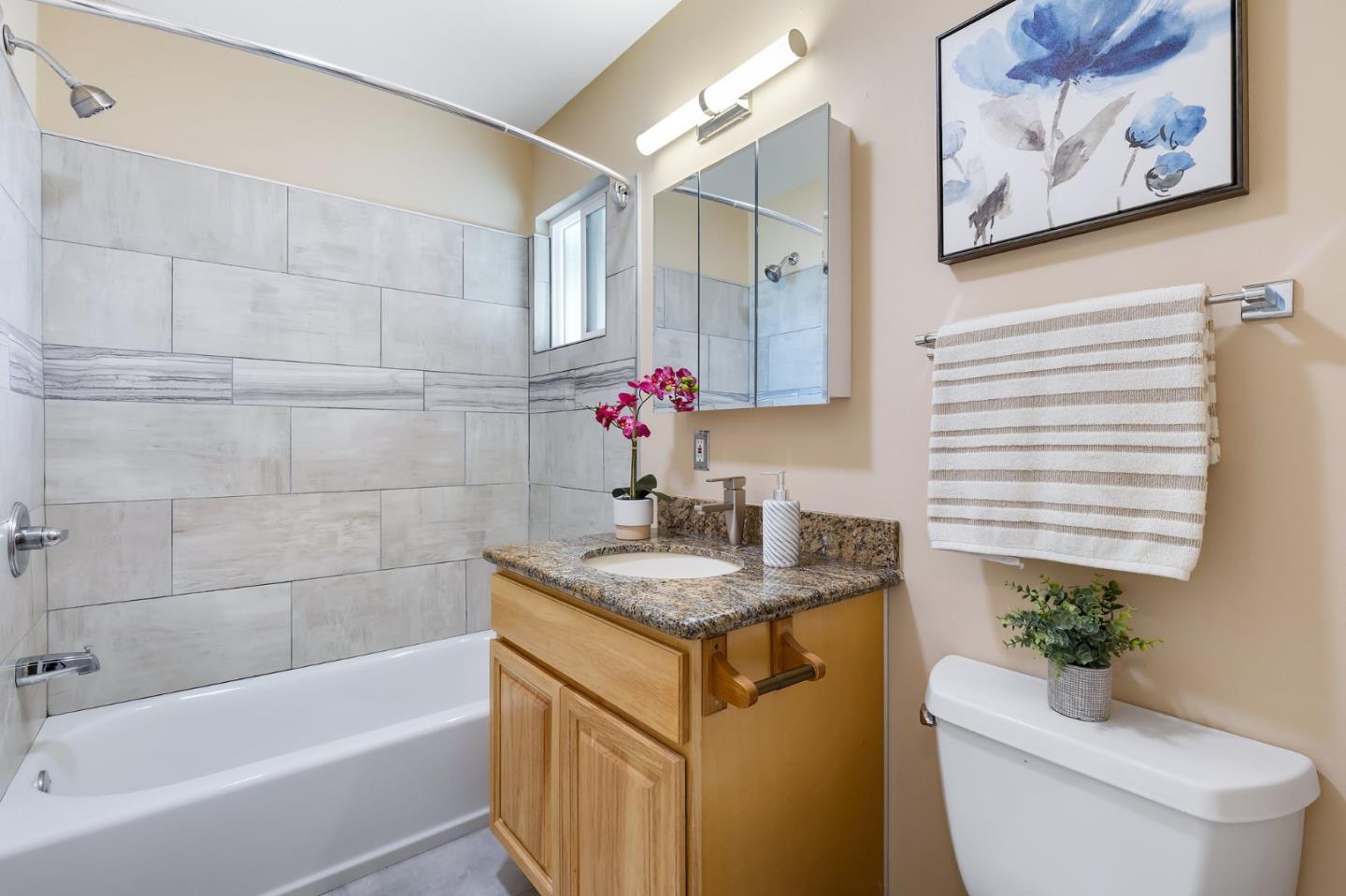 5052 Selinda LN