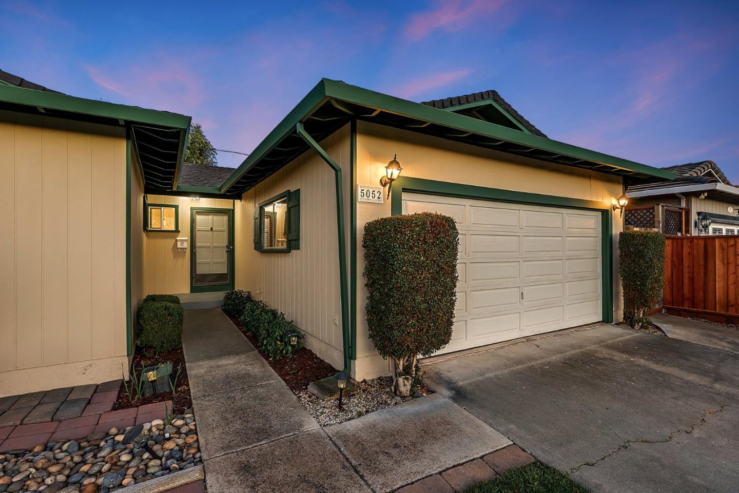 5052 Selinda LN