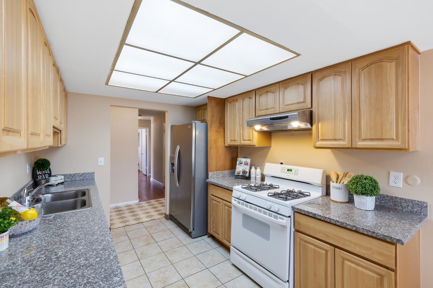 5052 Selinda LN