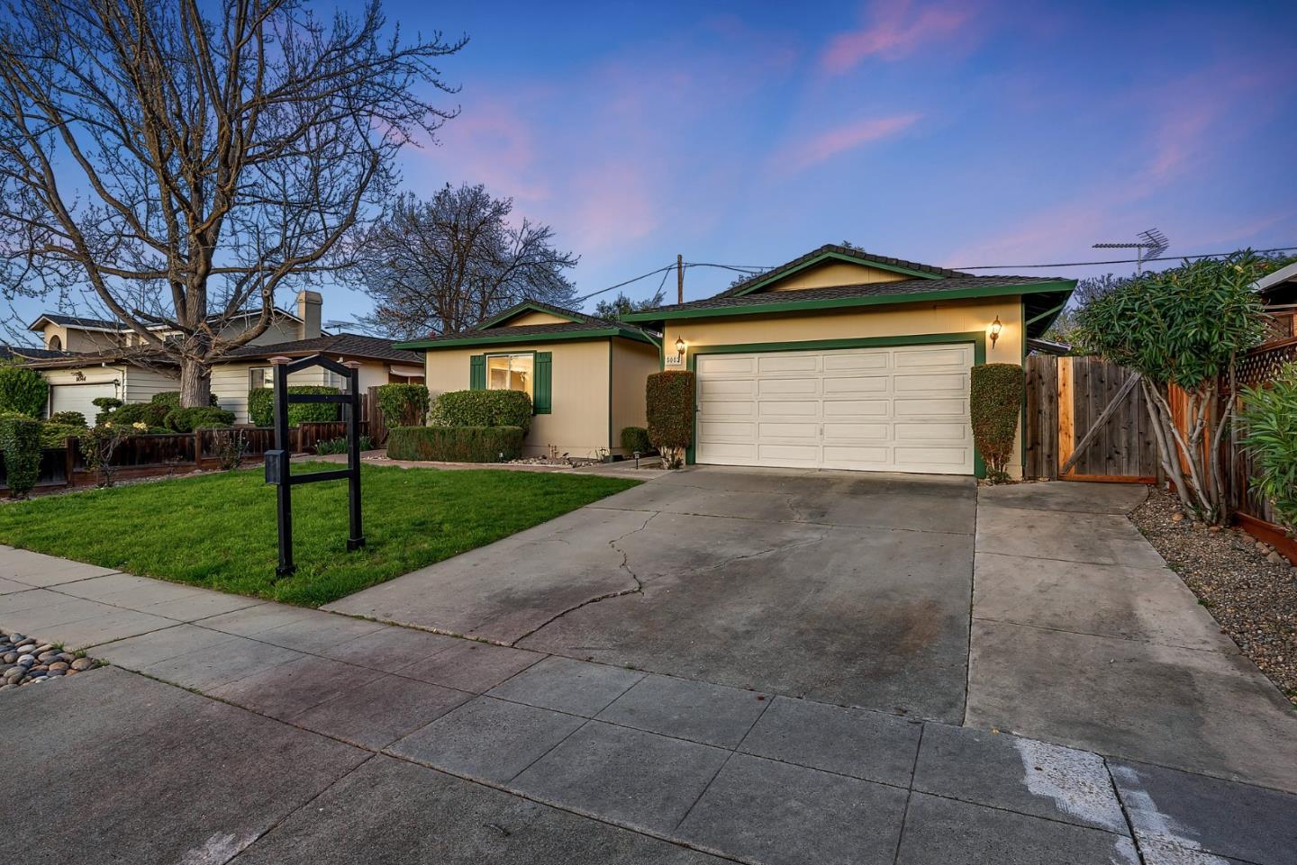 5052 Selinda LN