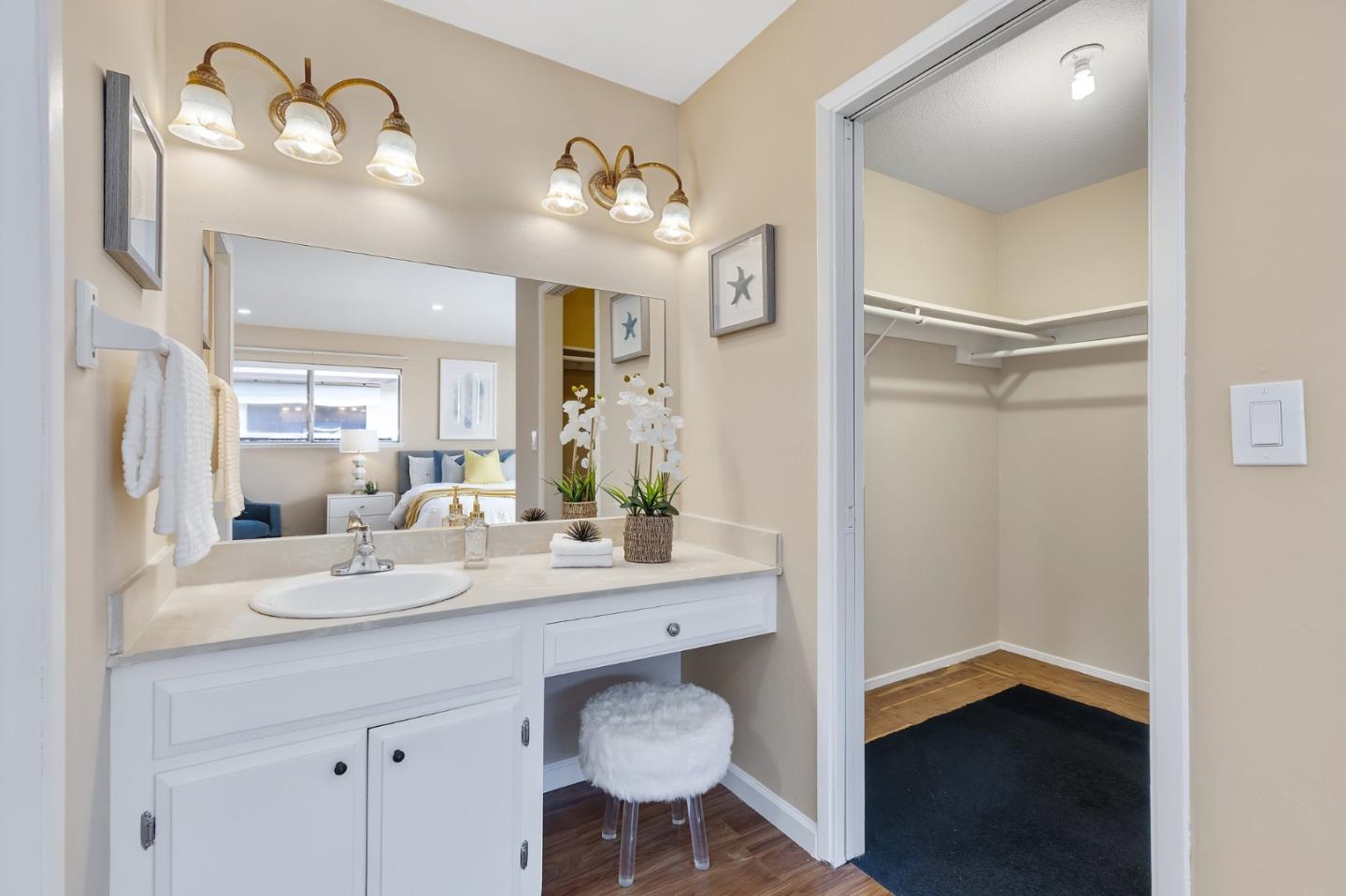 5052 Selinda LN