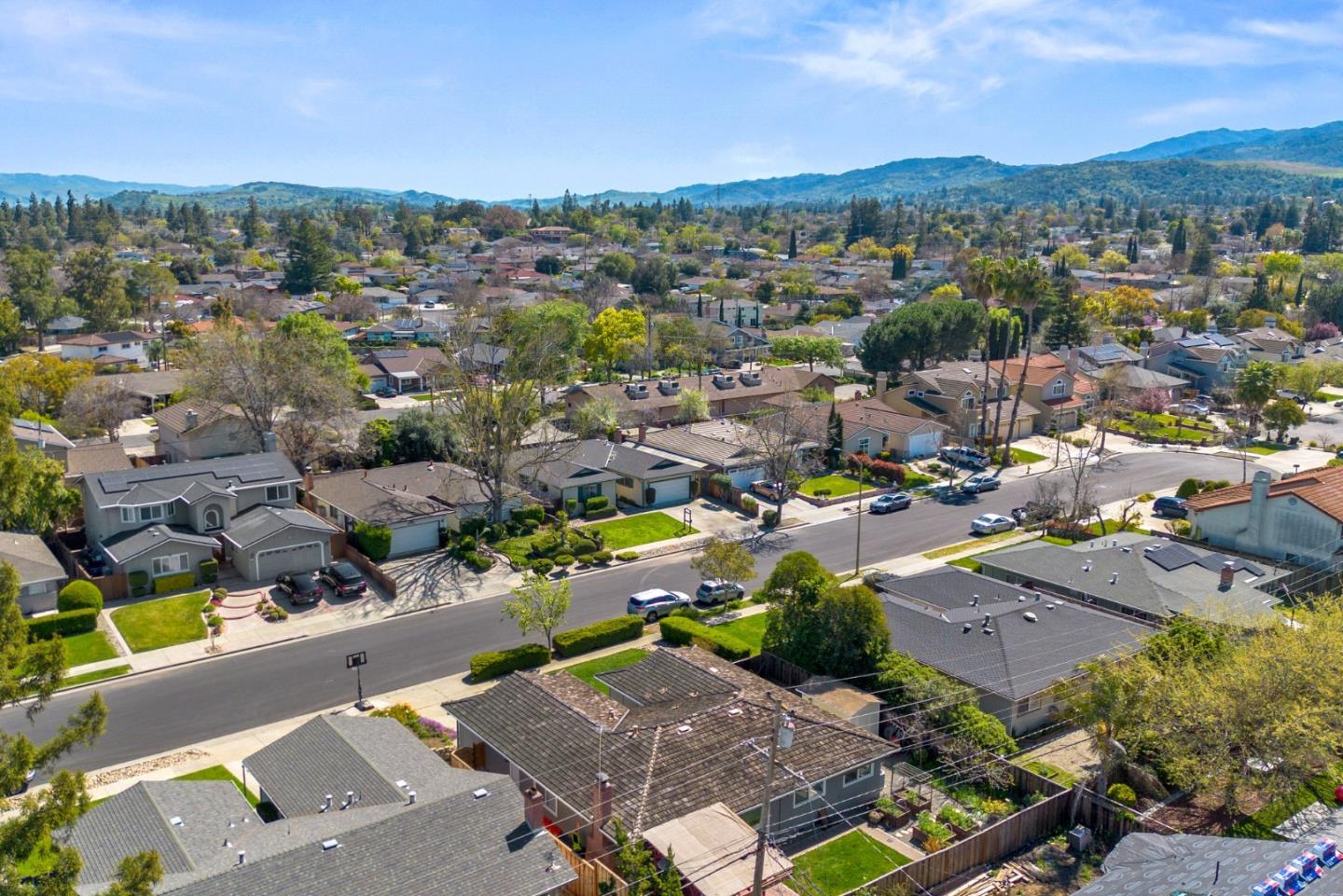 5052 Selinda LN