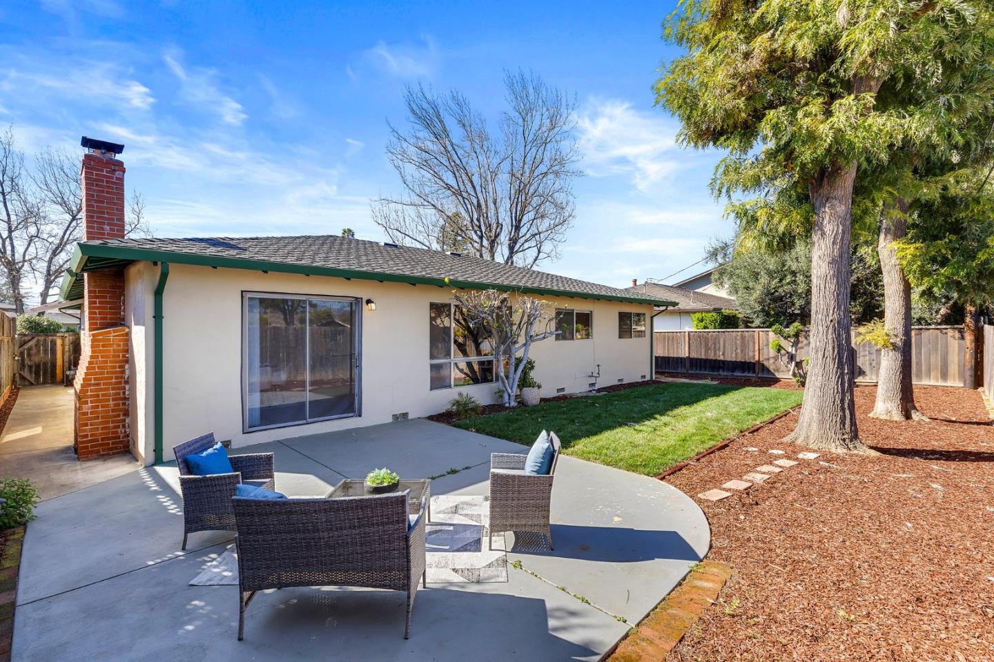 5052 Selinda LN