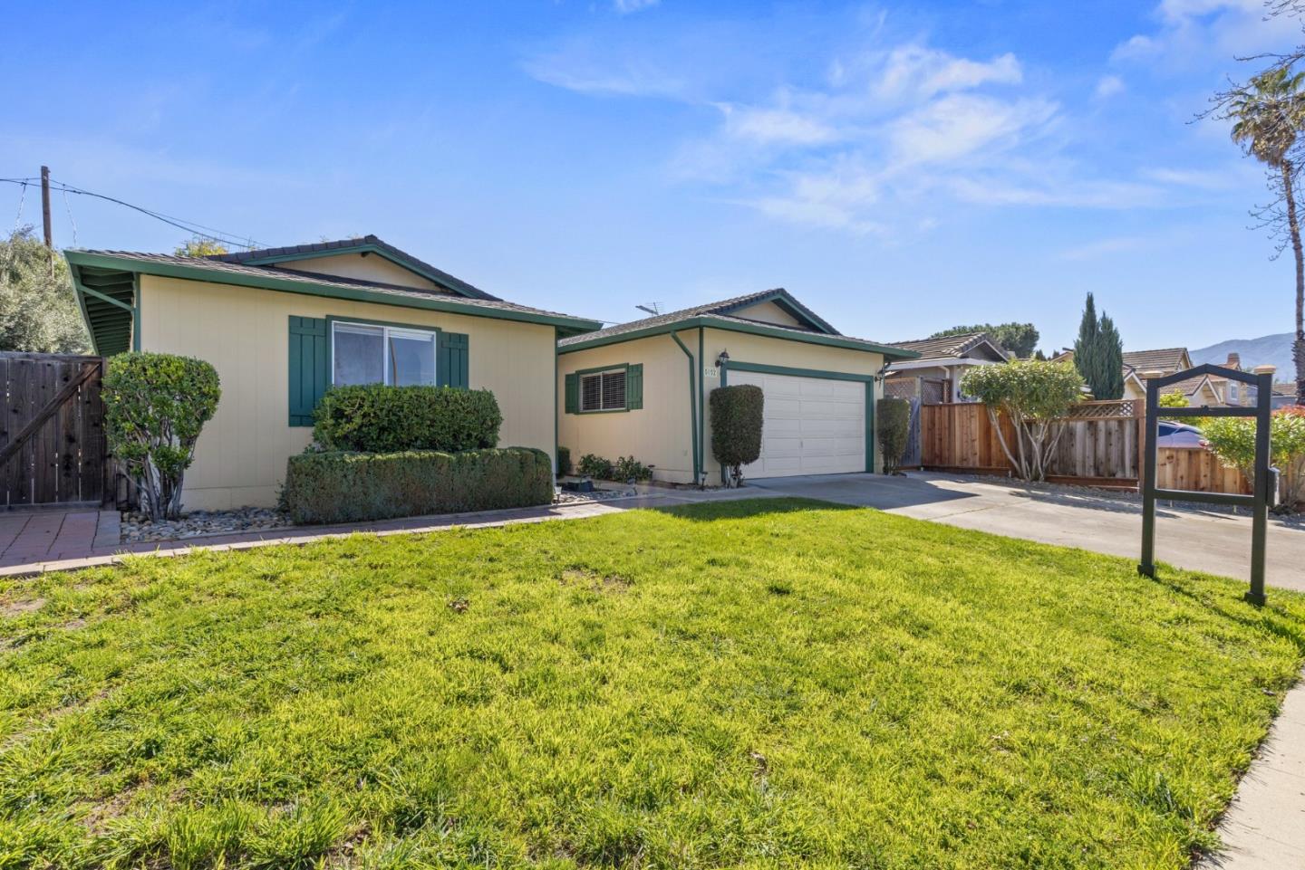 5052 Selinda LN