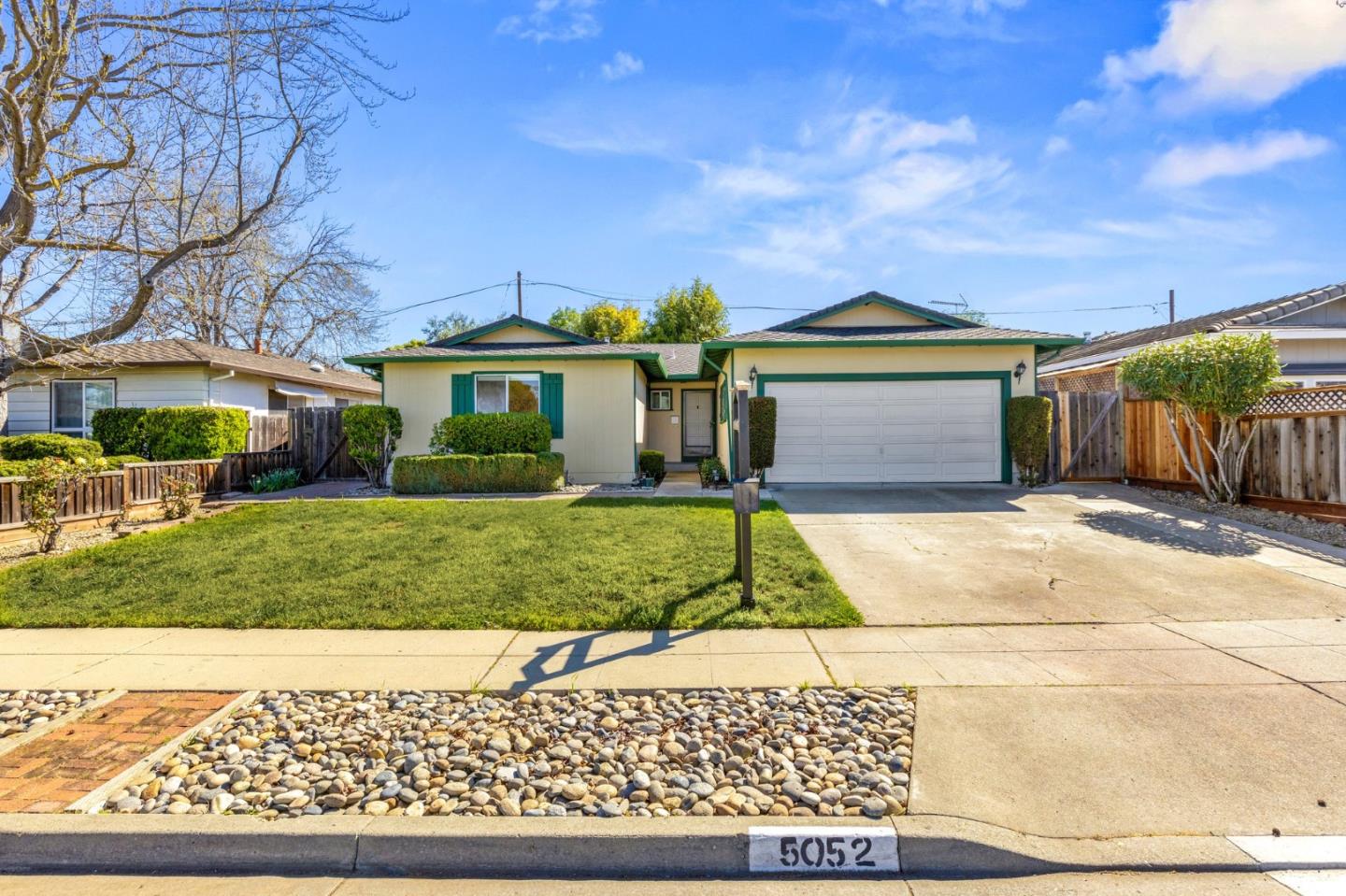 5052 Selinda LN