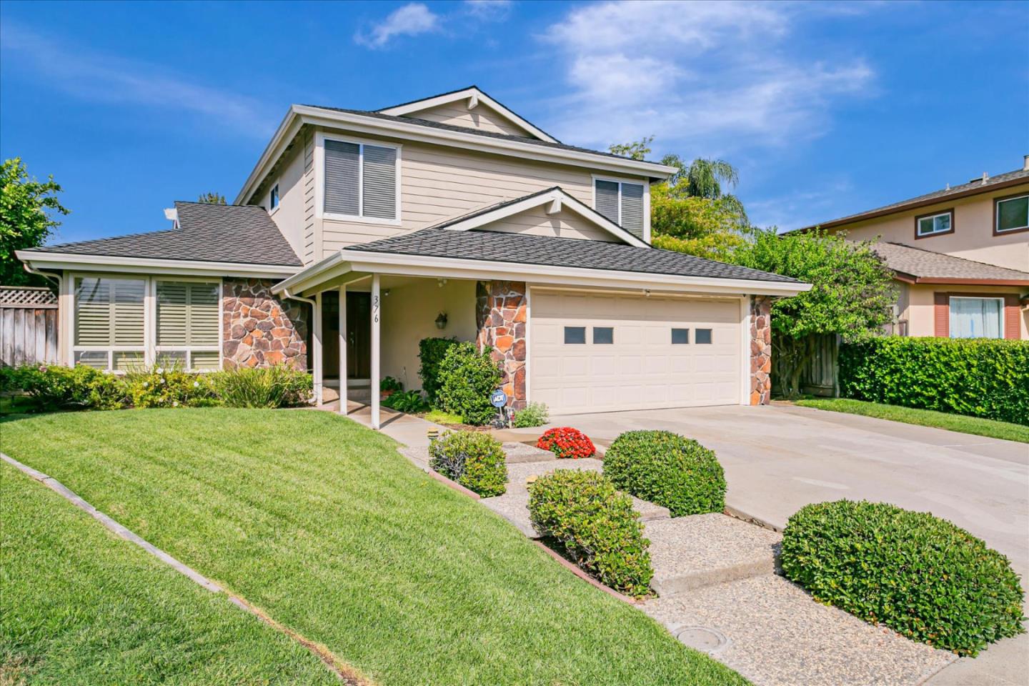 376 Utica LN