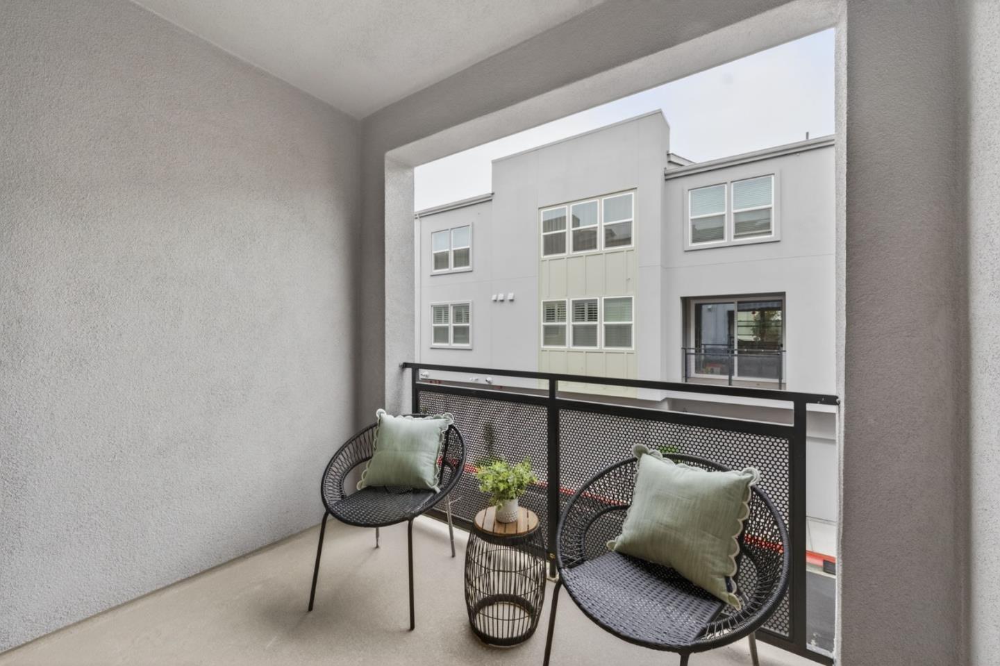 1860 Midnight Circle