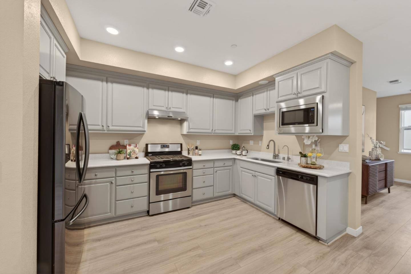 1860 Midnight Circle