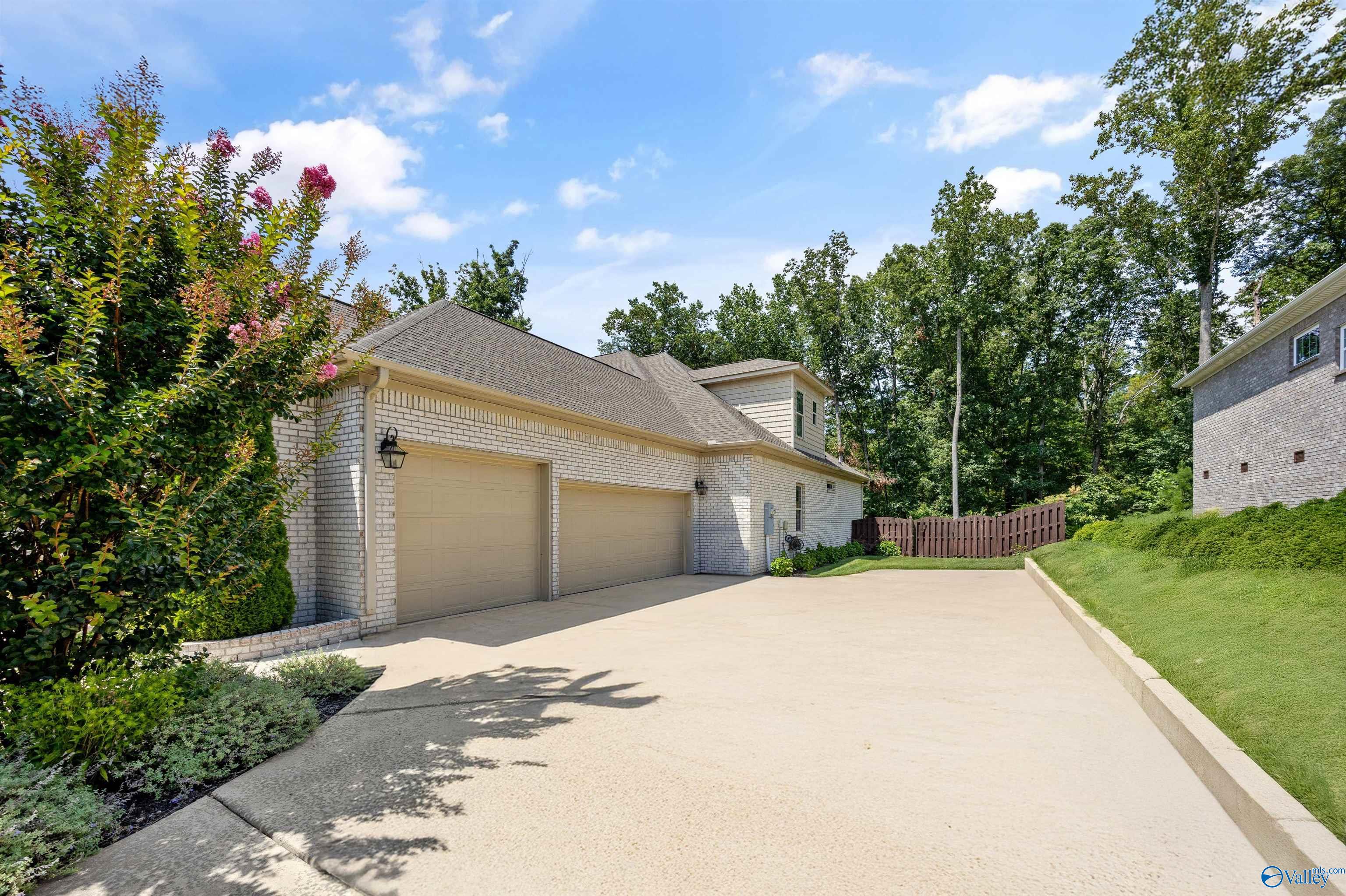 10 Natures Loop Road SE