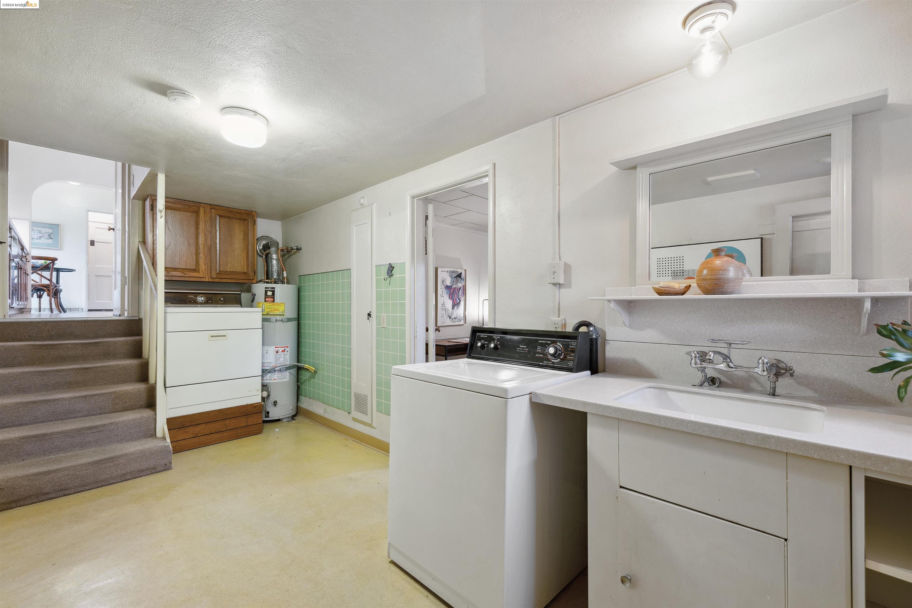568 Dolores Ave