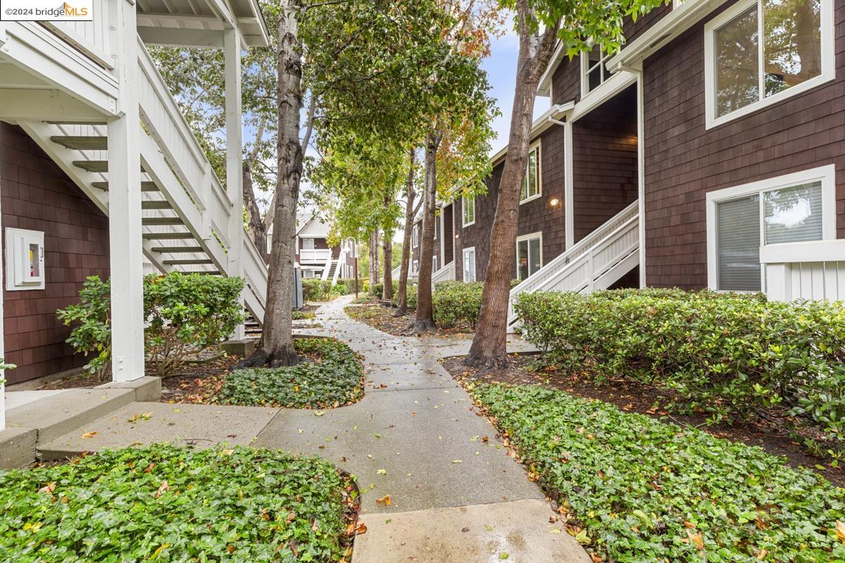94 Bayside Ct