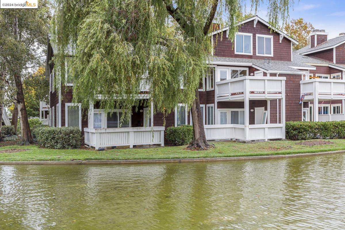 94 Bayside Ct