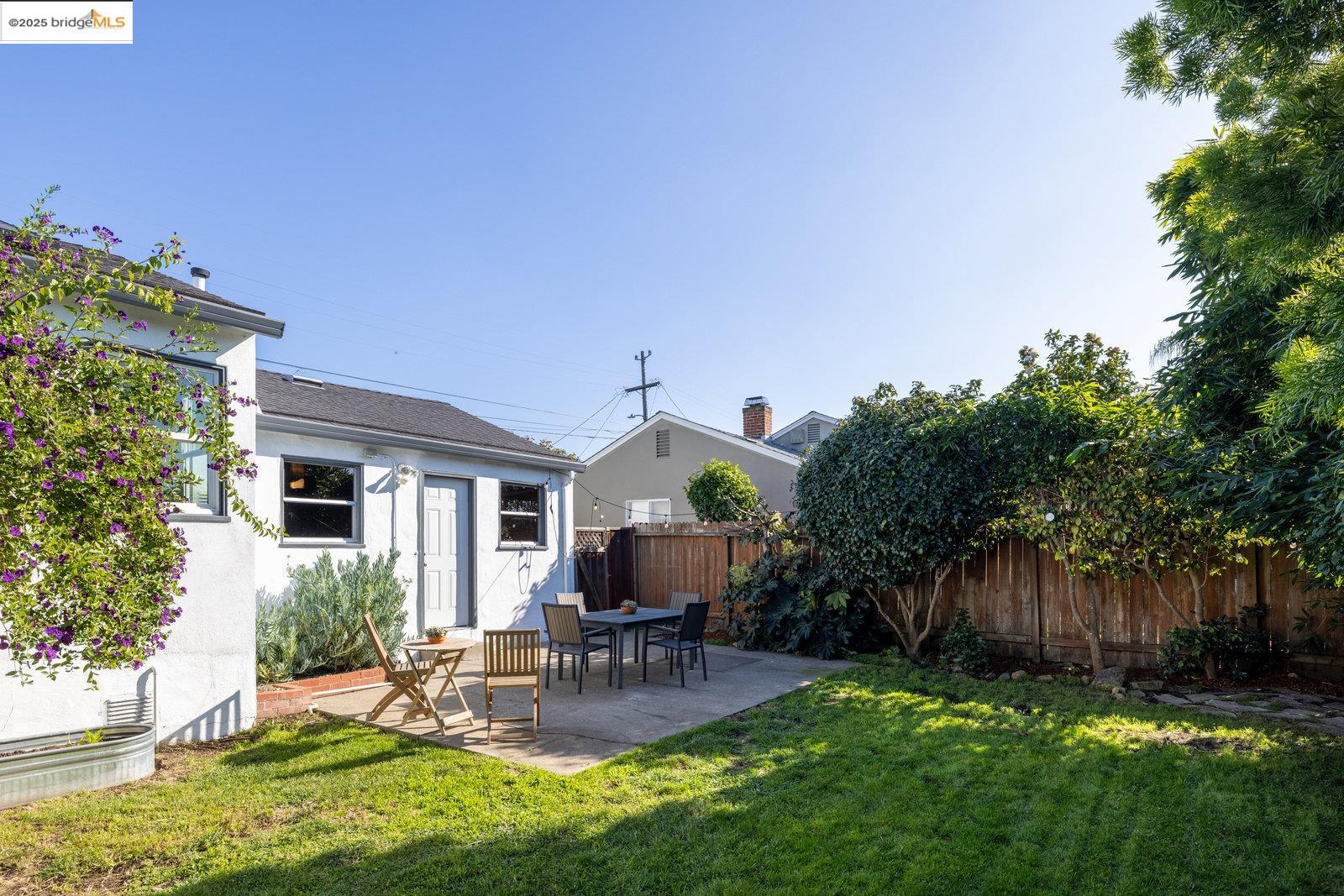 1945 Bradhoff Ave