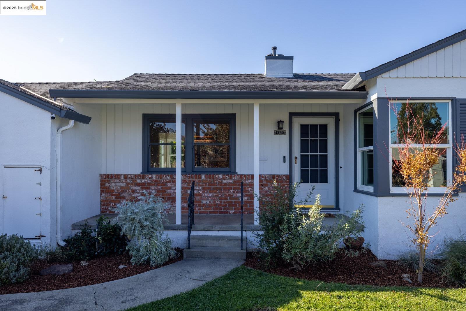 1945 Bradhoff Ave