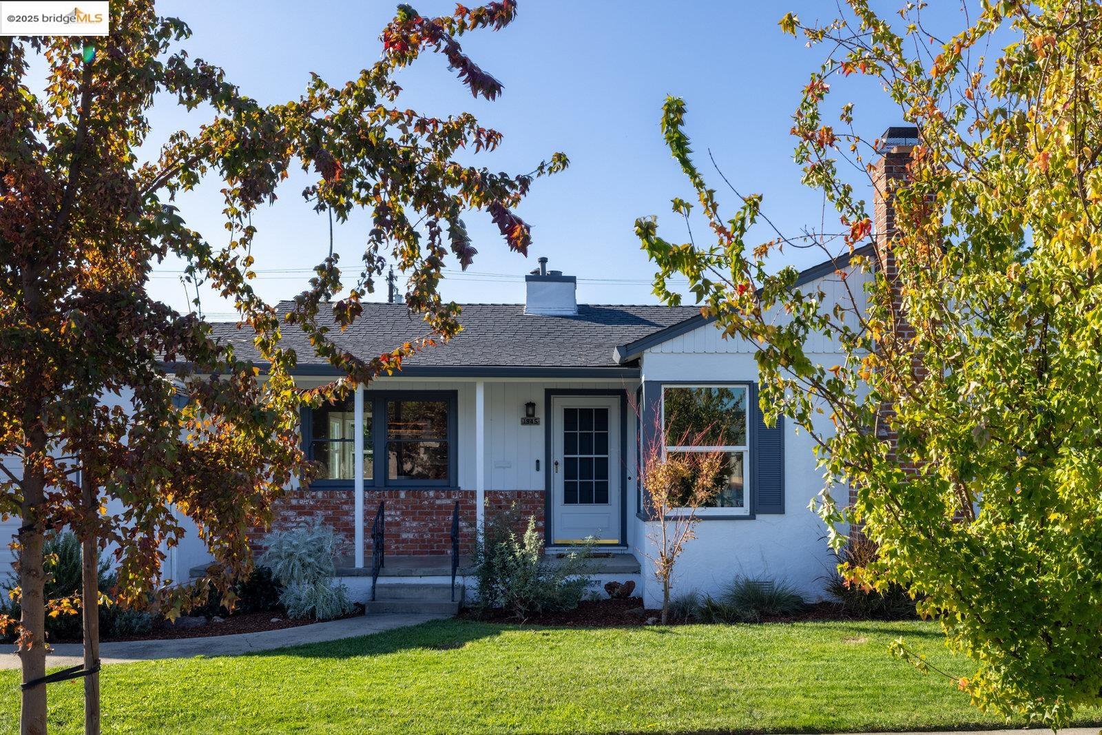 1945 Bradhoff Ave