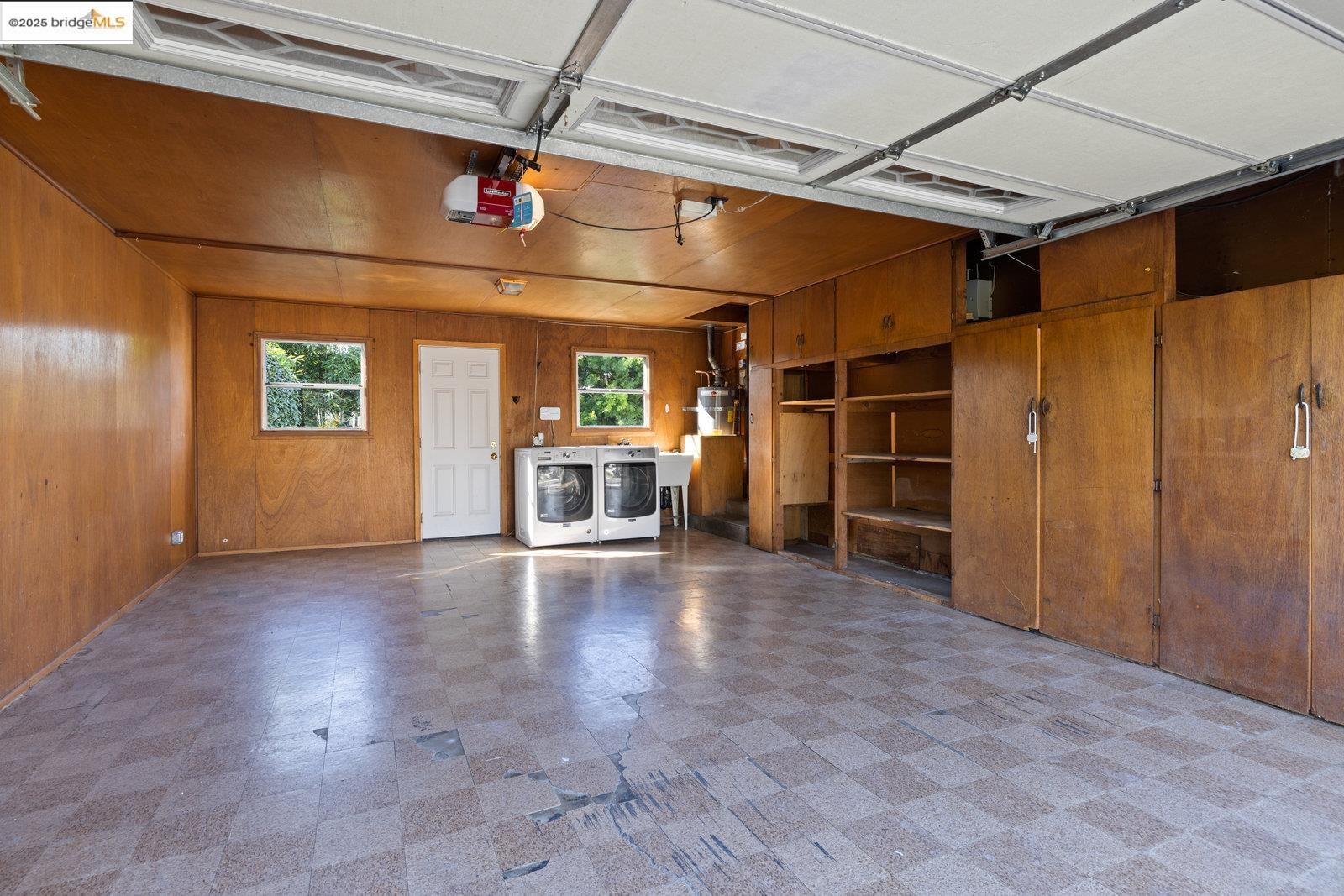 1945 Bradhoff Ave