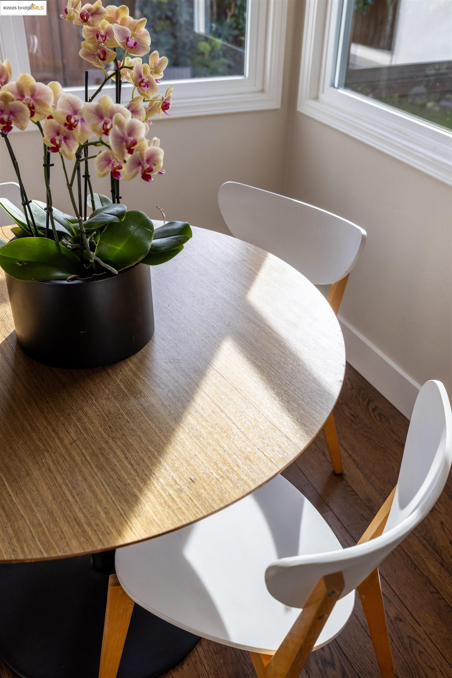 1945 Bradhoff Ave