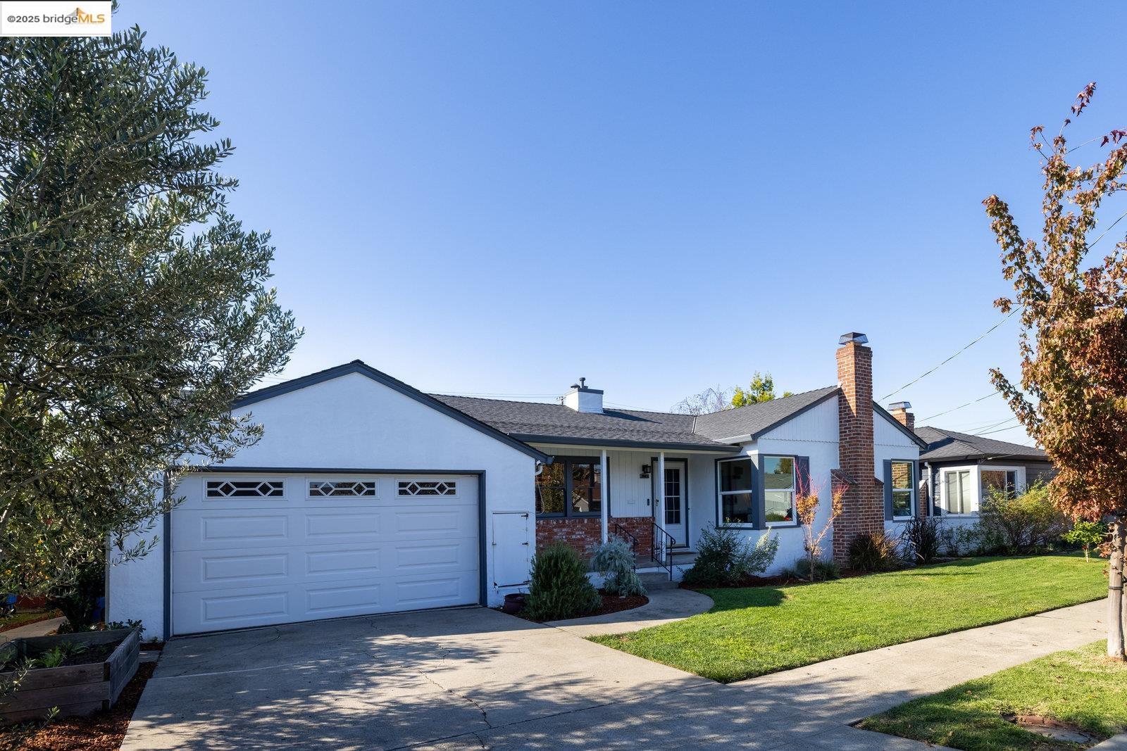 1945 Bradhoff Ave