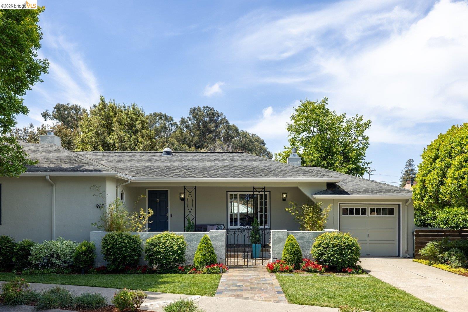 965 Ramona Way
