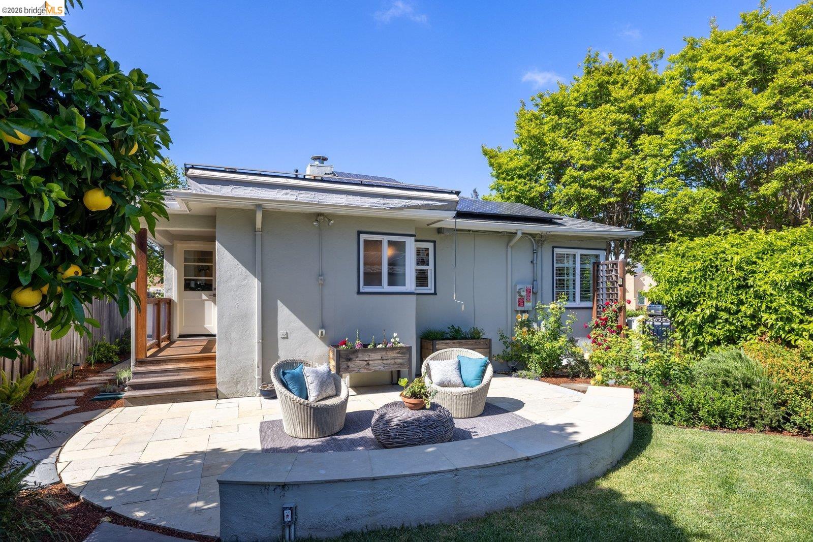 965 Ramona Way