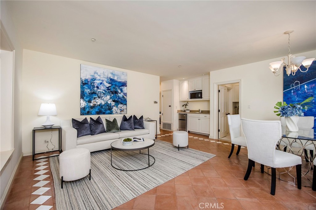 1129 Via Mirabel
