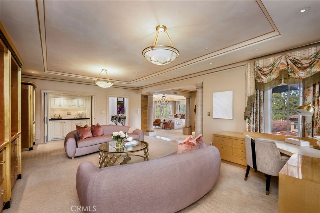 1129 Via Mirabel