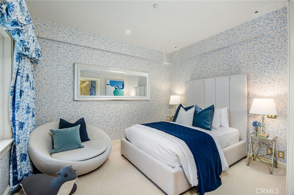 1129 Via Mirabel