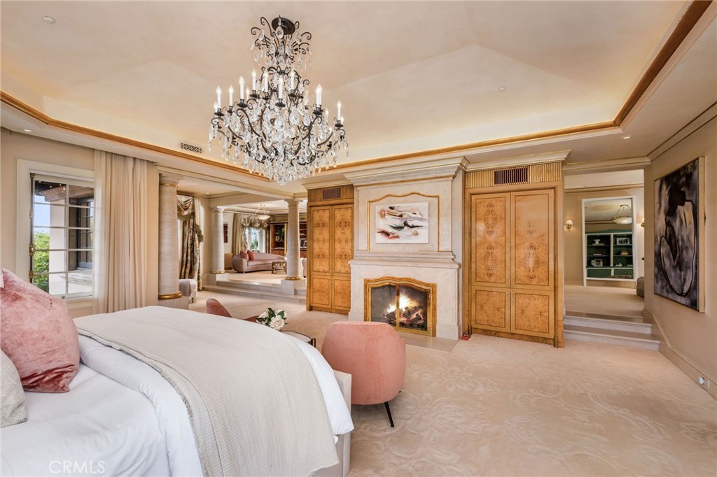 1129 Via Mirabel