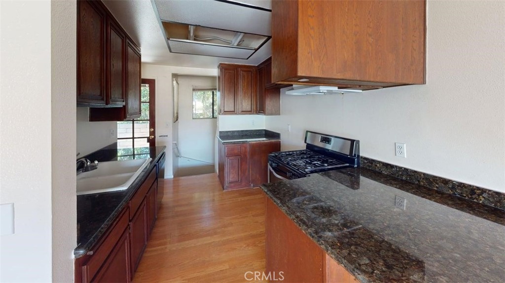1316 W 166th
