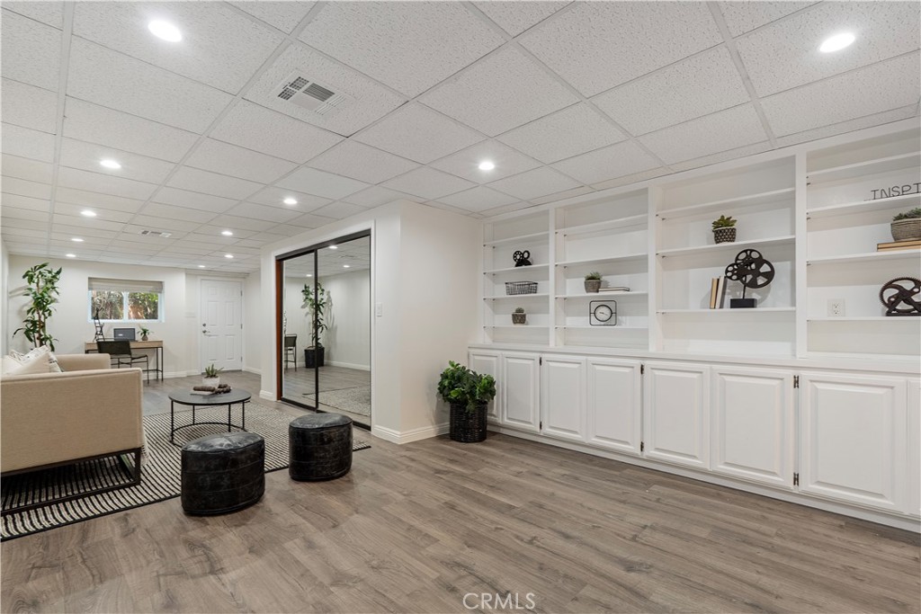 29411 N Enrose