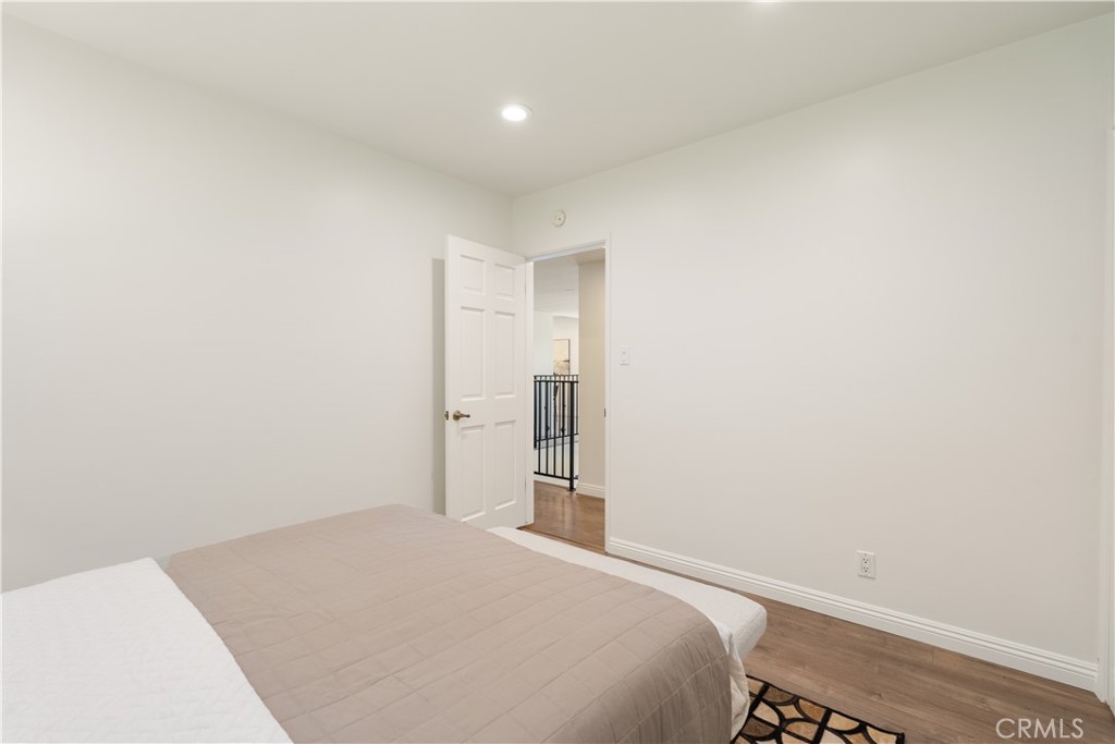 29411 N Enrose