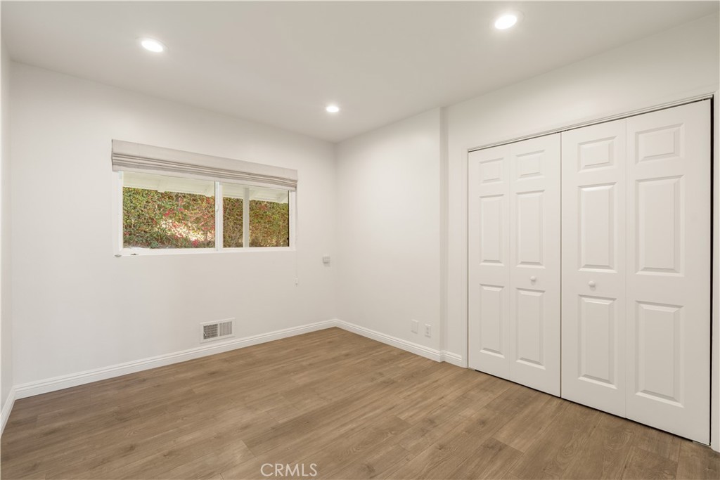 29411 N Enrose