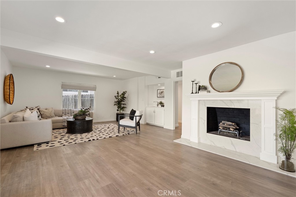 29411 N Enrose