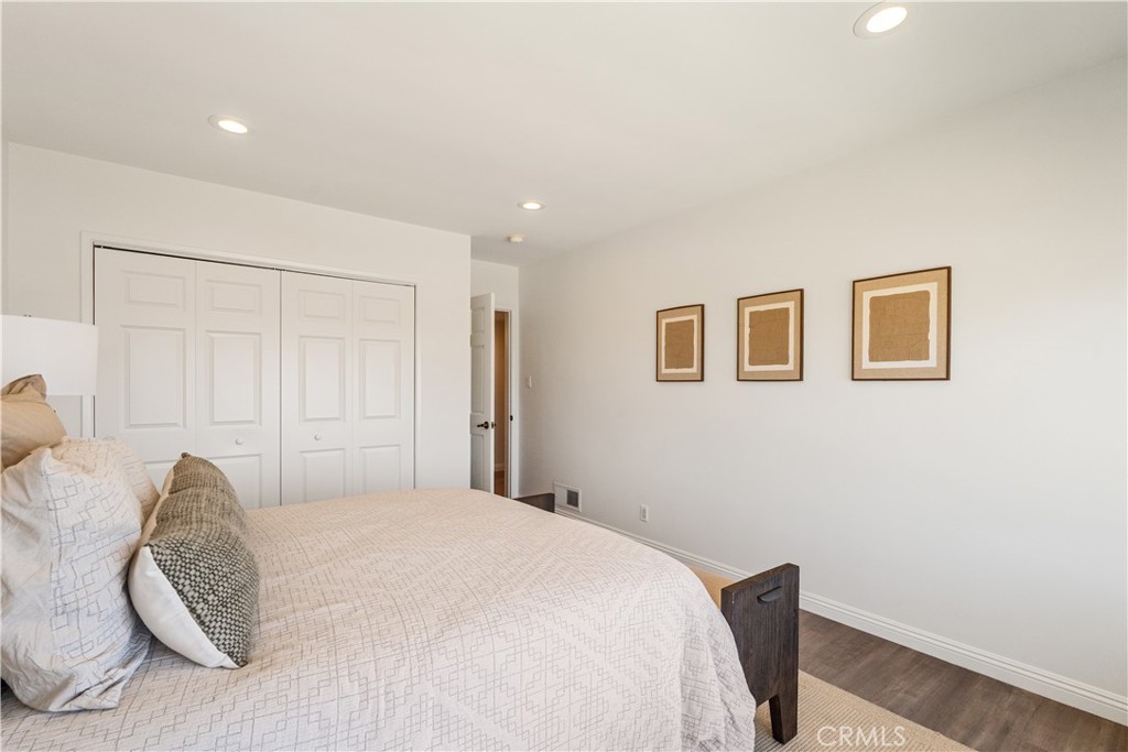 29411 N Enrose